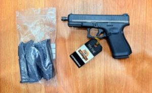 USED CONSIGNMENT GLOCK 44 22LR 10 SHOT 120MM WITH 3 SPARE MAGAZINES